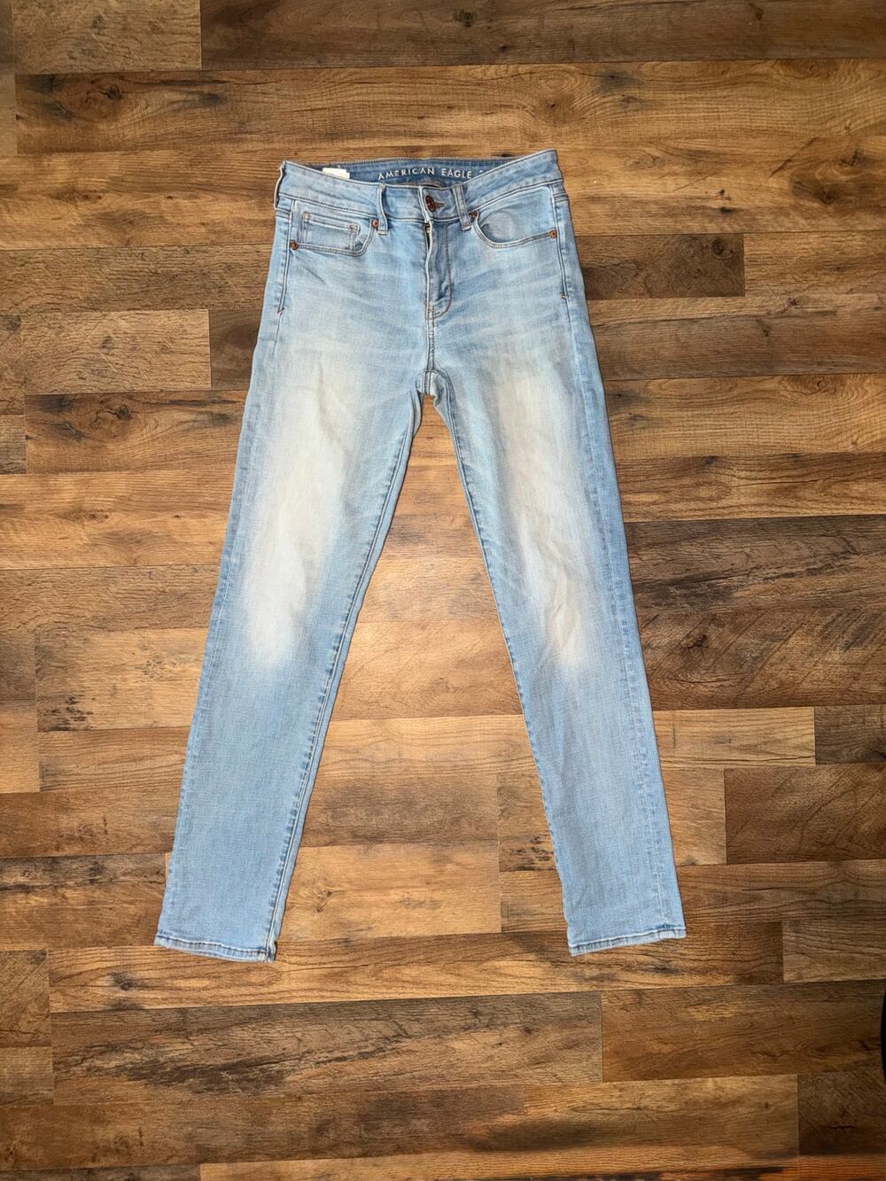 American Eagle womenβs super stretch skinny blue jeans